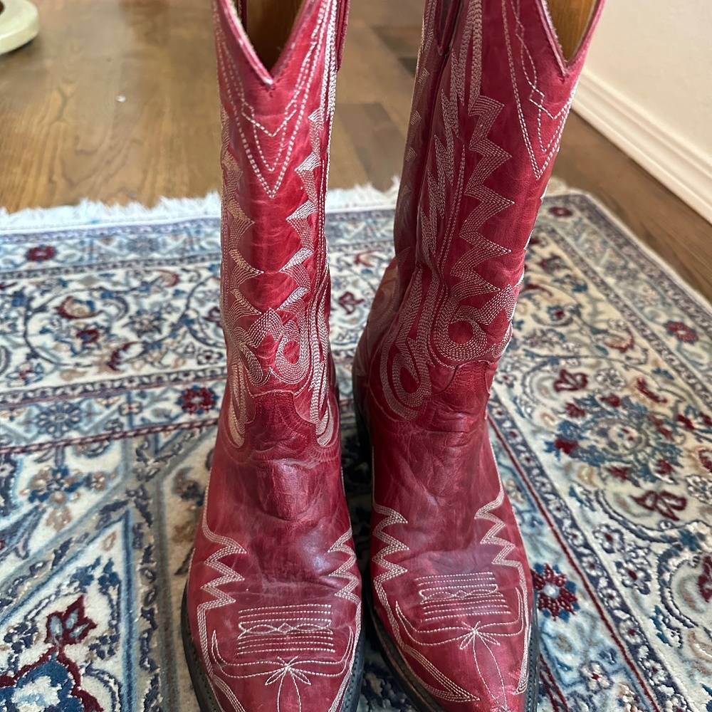 Old Gringo cowboy boots, size 8, red